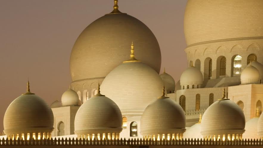 بالصور.. مسجد الشيخ زايد الرابع عالمياً ويستوعب 50 ألف  